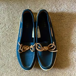 Navy blue Sperry’s